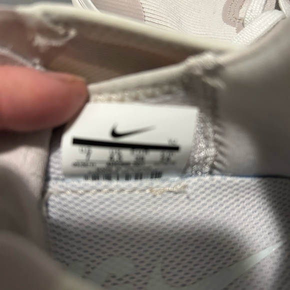 Ladies nike running shoes - Picture 4 of 4